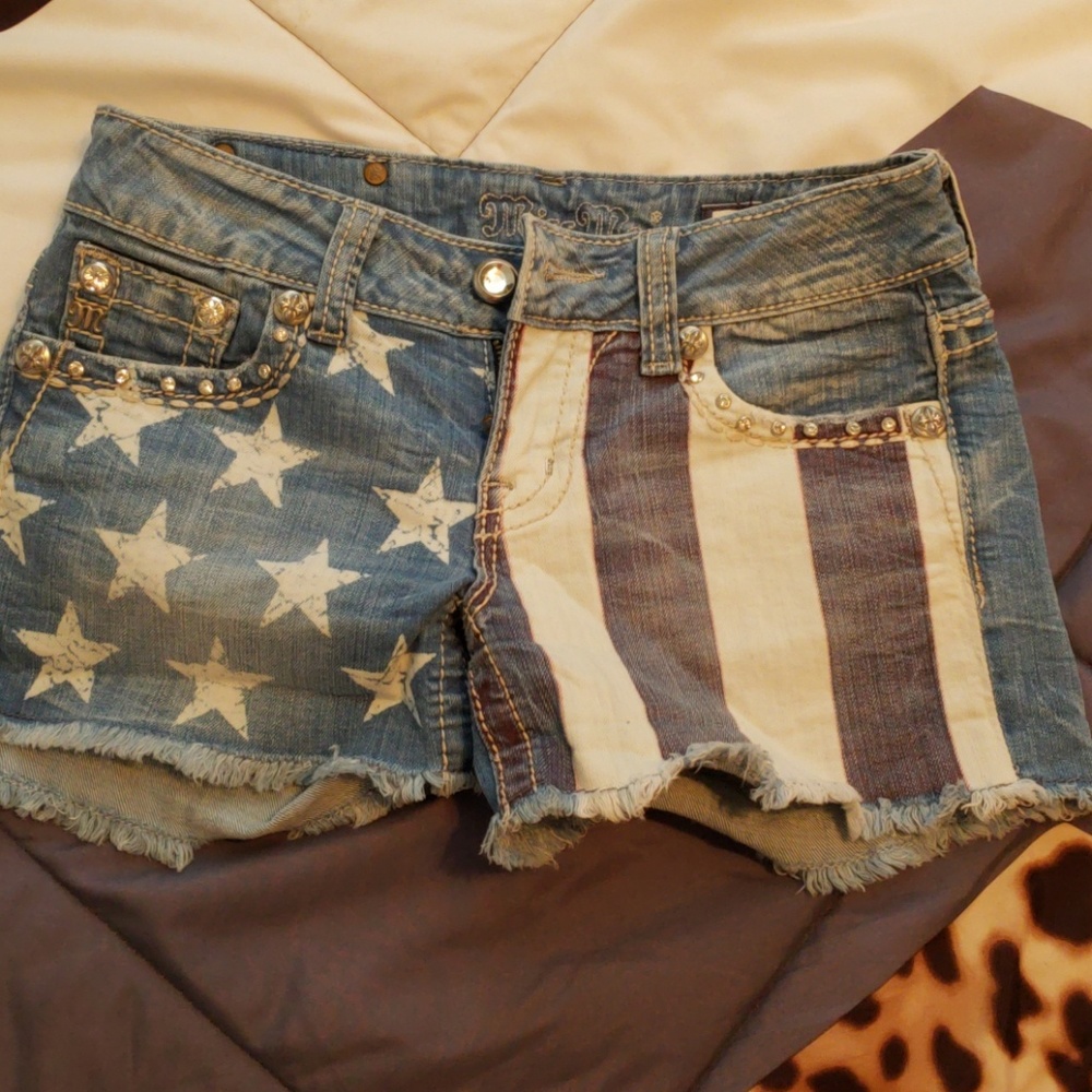 Miss Me Cutoff Shorts Size 25